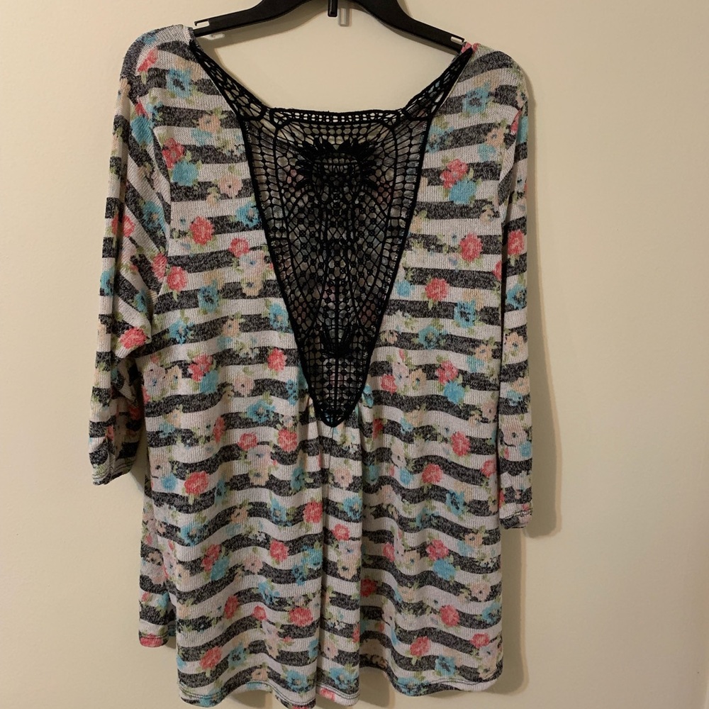Crocheted Lace Back Top by Deb size 2X
